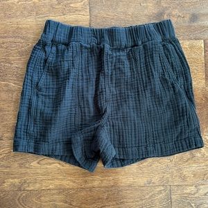 Madewell Lightspun Shorts on Black Coal XS